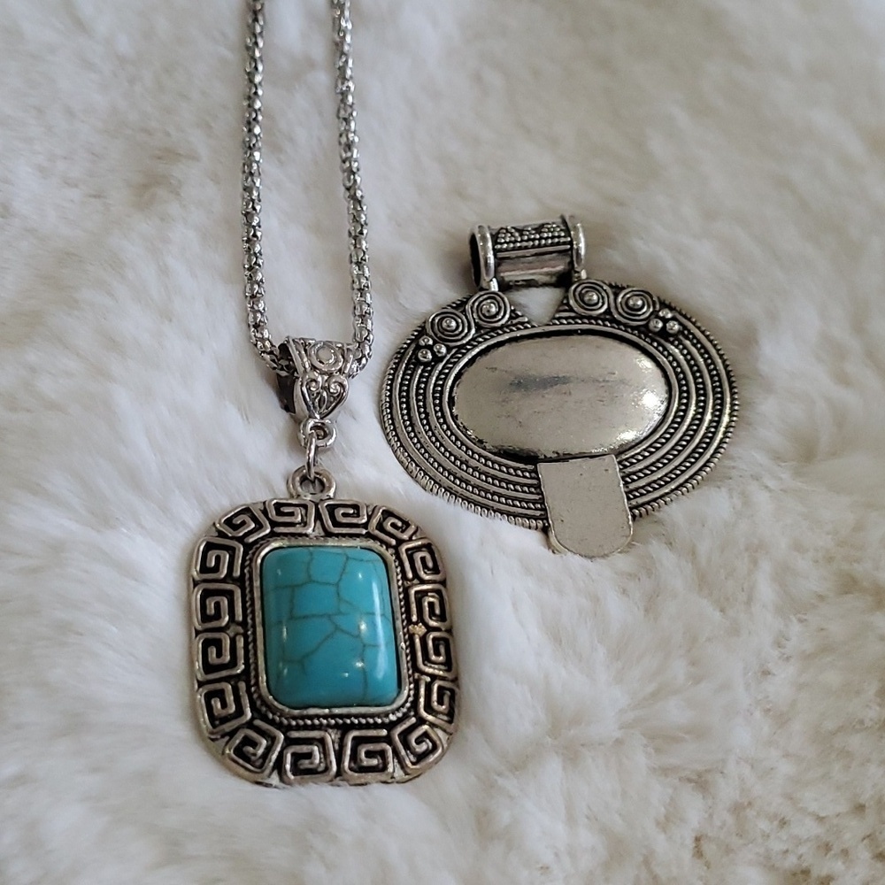 NECKLACE WITH 2 TWO PENDANTS